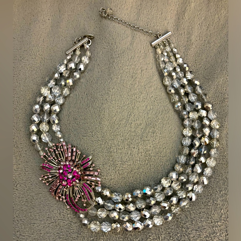 White House black market chunky necklace